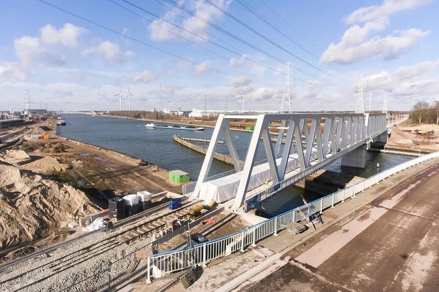 1ste elektrische trein op spoorlijn Genk Goederen - Bilzen